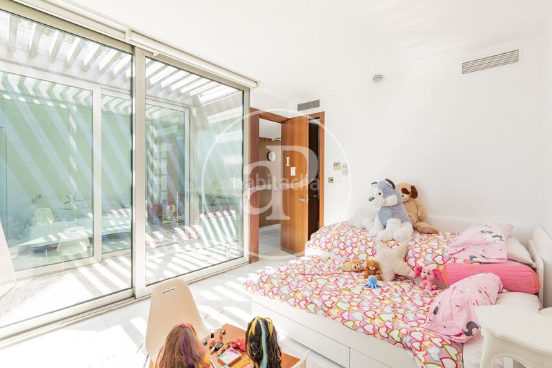 Foto 50f232ae-afd2-43d7-ac10-56ef690d30a9. Casa amb calefacció aparcament piscina a Valdemarín Madrid