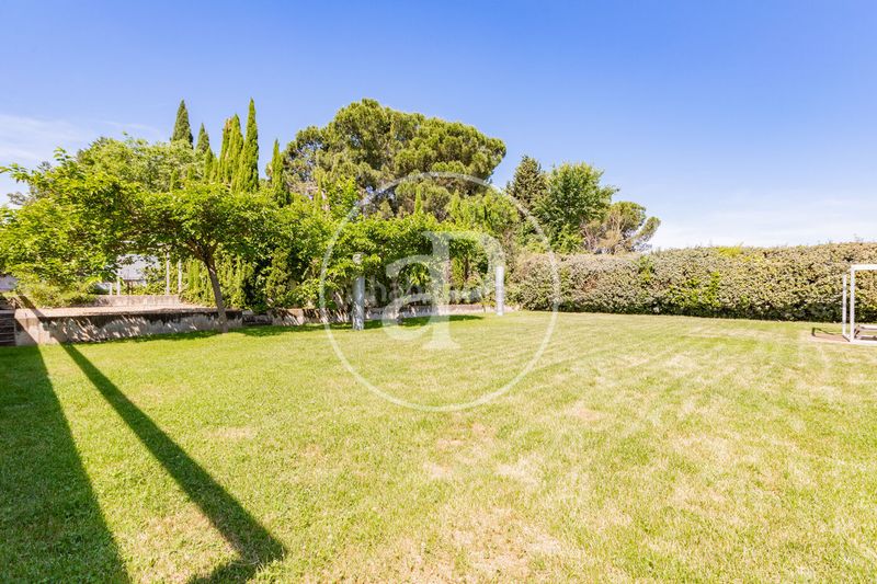 Foto 548940cd-0578-4511-8697-1a13566954e2. Casa amb calefacció aparcament piscina a Valdemarín Madrid