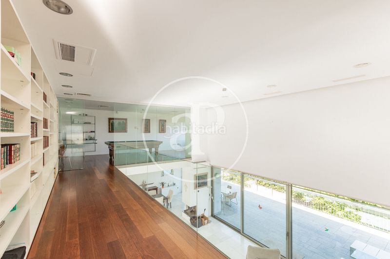 Foto 549ef332-d308-4dec-a8d7-d641c1aab5bd. Casa amb calefacció aparcament piscina a Valdemarín Madrid