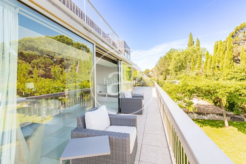 Foto 553403f2-956f-453e-ba22-893fc37356ea. Casa amb calefacció aparcament piscina a Valdemarín Madrid