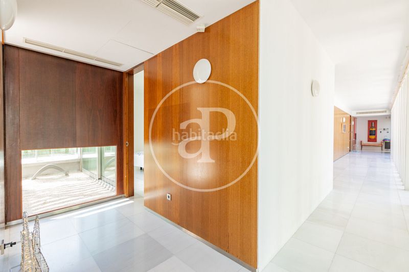 Foto 5c9451f5-a2e9-4845-b086-eeb4dc2e8d6e. Casa amb calefacció aparcament piscina a Valdemarín Madrid