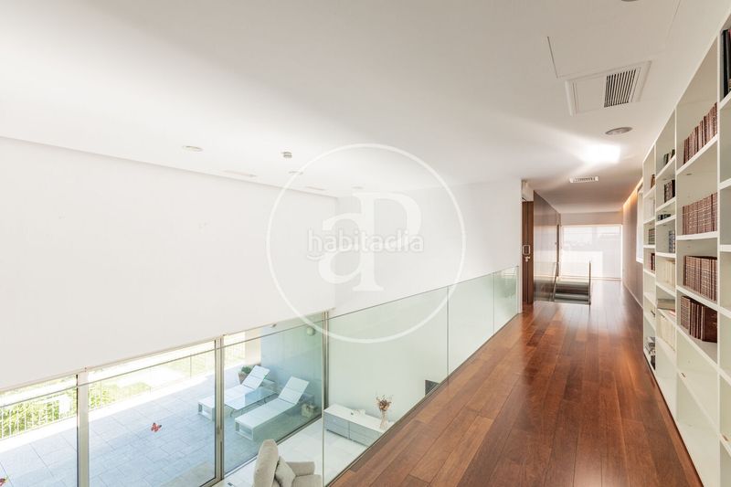 Foto 73d8b5d0-7d77-42c8-acd2-cacf13783cce. Casa amb calefacció aparcament piscina a Valdemarín Madrid