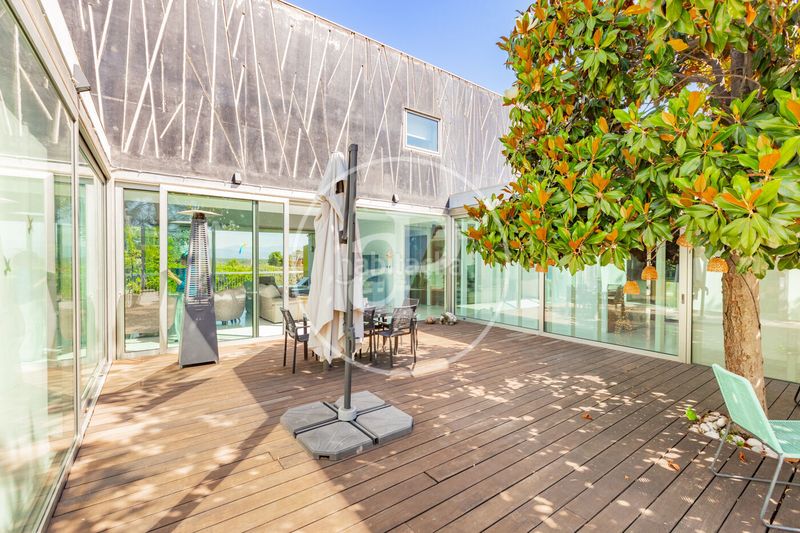 Foto 8623d469-3b50-4ad5-8401-977750781760. Casa amb calefacció aparcament piscina a Valdemarín Madrid