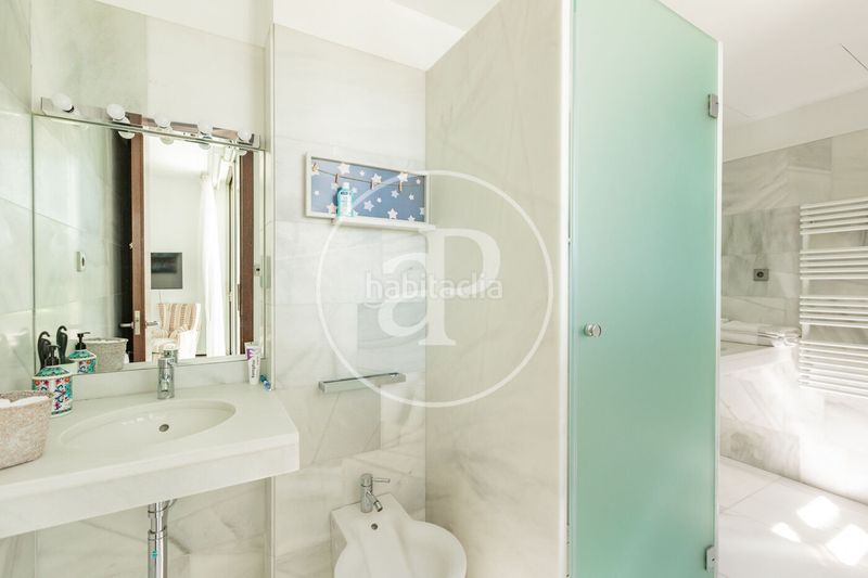 Foto a4e6cd3d-dc12-4a83-b458-78d3670769e0. Casa amb calefacció aparcament piscina a Valdemarín Madrid