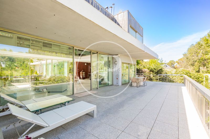 Foto aafd1e48-57ce-4e5b-8d80-fe9662cdea11. Casa amb calefacció aparcament piscina a Valdemarín Madrid