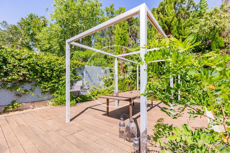 Foto b1b0fdd2-27bb-42a7-b029-7636061f650a. Casa amb calefacció aparcament piscina a Valdemarín Madrid