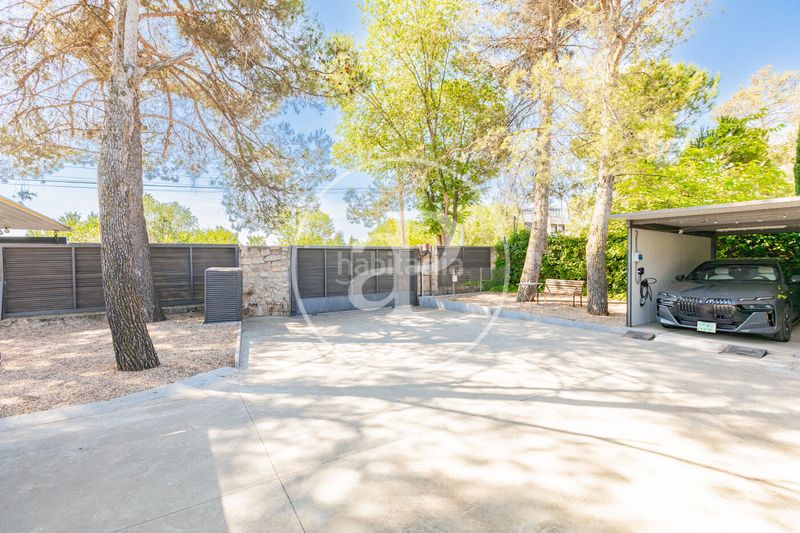 Foto e8a1372b-0c7d-4134-ba0c-1b46d4742a30. Casa amb calefacció aparcament piscina a Valdemarín Madrid