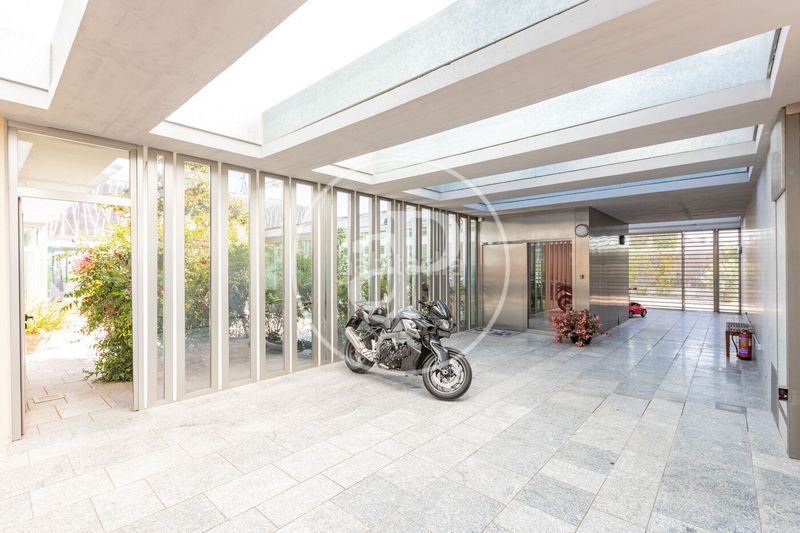 Foto ed9d219d-d7c8-433d-9098-45a10f1a9f9b. Casa amb calefacció aparcament piscina a Valdemarín Madrid