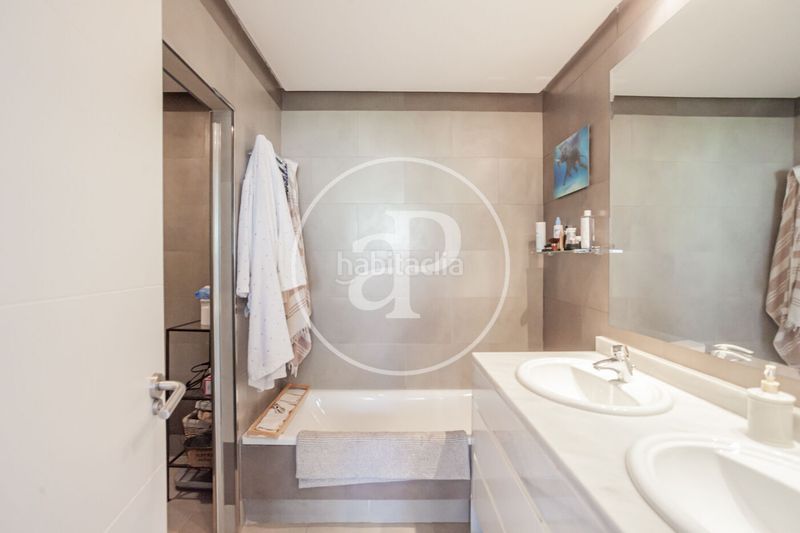 Foto a122834c-5f01-4b98-bf7a-13393b270351. Casa adossada amb calefacció aparcament piscina a Madrid