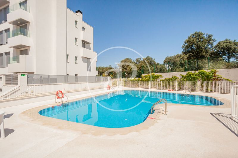 Foto 72a3fc7f-00db-4438-9d61-76e1467fca0c. Pis amb calefacció aparcament piscina a Valdepastores-Las Encinas Boadilla del Monte
