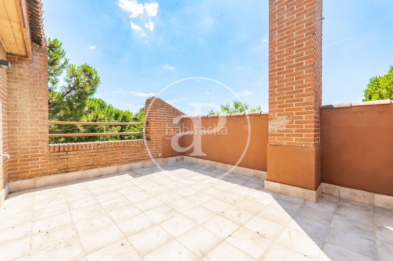 Foto 4e08dde1-5b40-4b99-afc0-f89337883b7c. Casa adossada amb calefacció aparcament piscina a La Moraleja