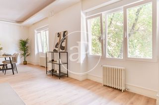 Pis  Calle de diego de león. Piso en venta en lista