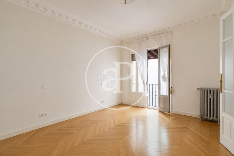 Foto eccf5457-81eb-4495-b8ff-cd3ef69dfa93. Pis a Recoletos Madrid