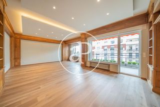 Rent Flat  Calle de o'donnell. Piso lujo 350m2 en el retiro