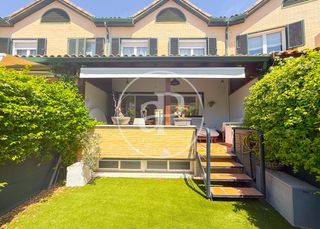 Casa adossada a Av. Emilio Arrieta