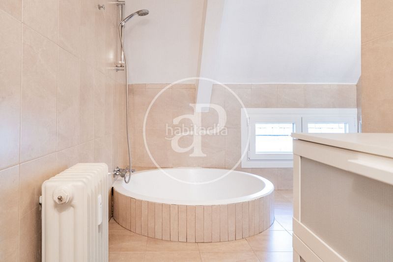 Foto 4d8342e2-aa71-4324-880f-051686c37637. Pis amb calefacció piscina a Nueva España Madrid