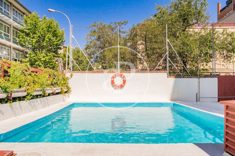 Foto e295ebb4-aa60-4459-882d-5f6a6a979dd7. Pis amb calefacció piscina a Nueva España Madrid