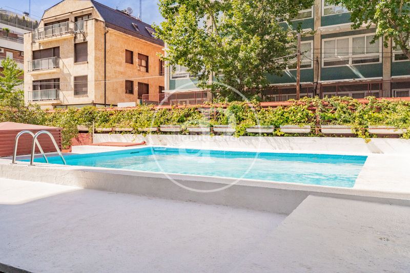 Foto f0db8687-69a1-45cc-8aad-36b974f30221. Pis amb calefacció piscina a Nueva España Madrid