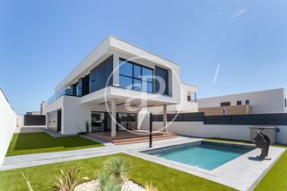 Towny house  C. tallín. Chalet pareado en venta en monte de la villa