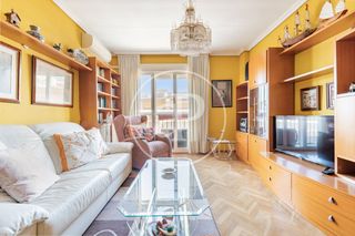 Pis a Embajadores-Lavapiés. Piso en venta en puerta de toledo con garaje y piscina