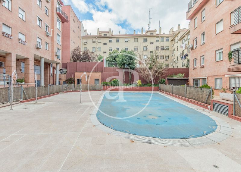 Foto 3f266327-642b-4b47-8e49-b2d1f5f0957a. Pis amb calefacció aparcament piscina a Embajadores-Lavapiés Madrid