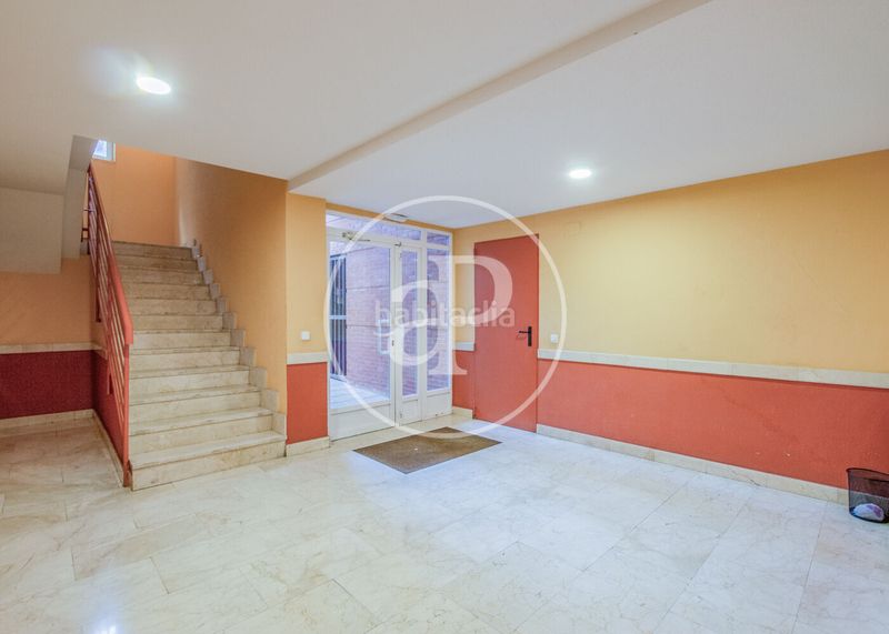 Foto baf3cb26-46f9-485a-a2f5-5d537236c845. Pis amb calefacció aparcament piscina a Embajadores-Lavapiés Madrid