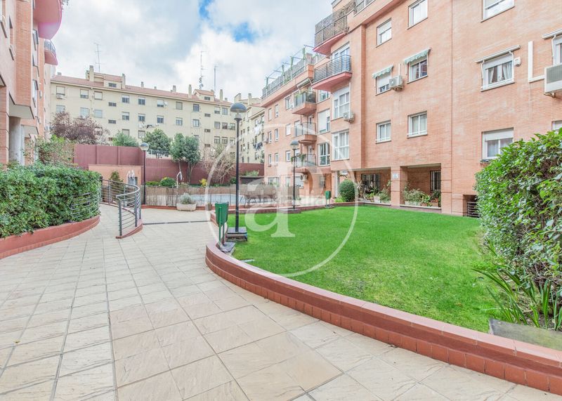 Foto c272c377-13c8-4dcd-afd4-c9da8166ece6. Pis amb calefacció aparcament piscina a Embajadores-Lavapiés Madrid