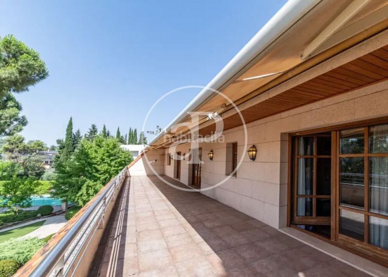 Foto 4cd7d1f8-8e0c-4c11-b341-a153b541ca3e. Casa amb calefacció aparcament piscina a Conde Orgaz - Piovera Madrid