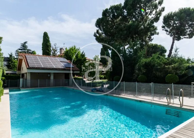 Foto 85a953f0-0f6e-4cdc-a6ee-9f71ea2805f3. Casa amb calefacció aparcament piscina a Conde Orgaz - Piovera Madrid