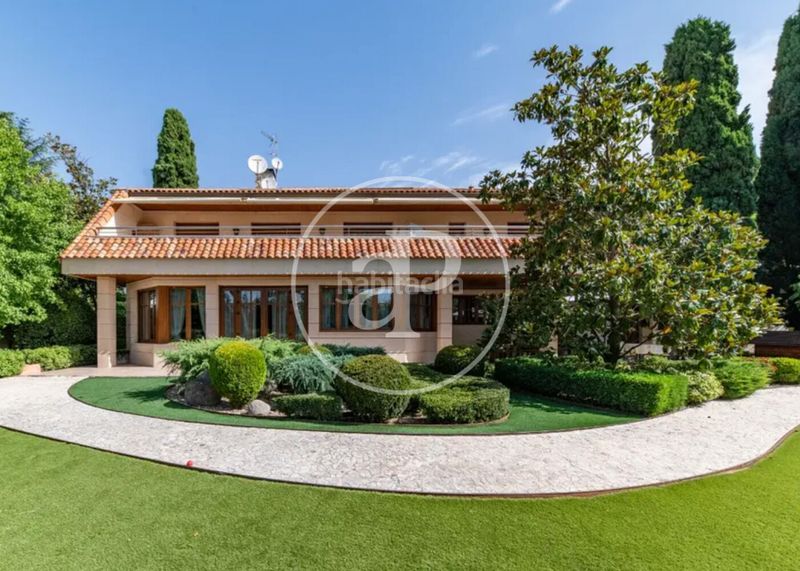 Foto 8f9e0fc9-b78f-4237-b2b4-2c5be21280c3. Casa amb calefacció aparcament piscina a Conde Orgaz - Piovera Madrid