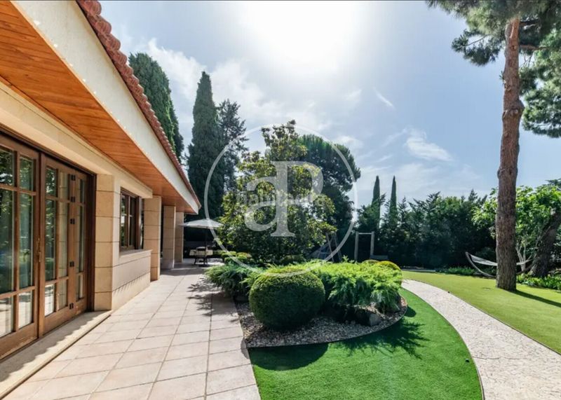 Foto d1334e2d-e656-4d4b-9c67-2a5e8ee9cc08. Casa amb calefacció aparcament piscina a Conde Orgaz - Piovera Madrid