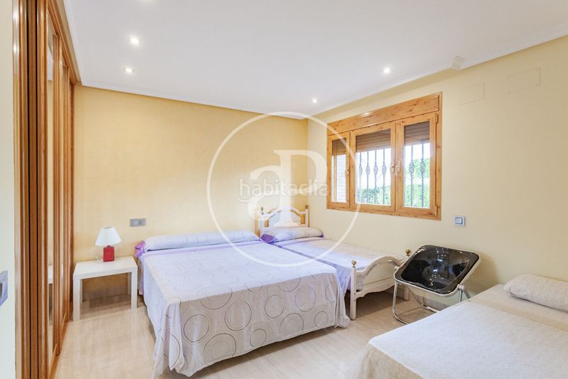 Foto 0bf04d80-5e78-40c2-8c6b-c1cfd0ad6b49. Casa villa en venta en El Bosque Villaviciosa de Odón