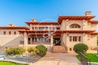 Casa a El Bosque. Villa en venta en villaviciosa de odón