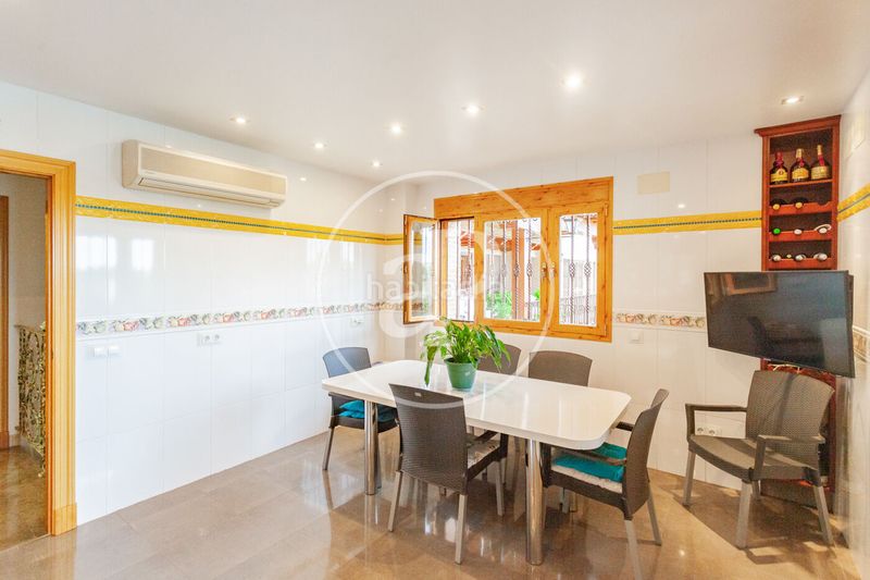 Foto b64159f4-cdd4-4dbb-a9c9-ea1615d3d755. Casa villa en venta en El Bosque Villaviciosa de Odón