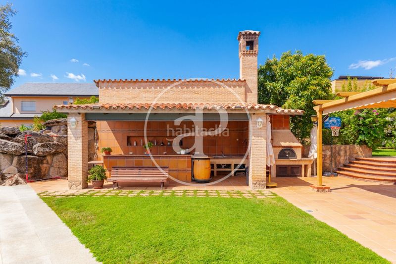 Foto c7e27c5c-f52c-497a-aa91-07863555ee72. Casa villa en venta en El Bosque Villaviciosa de Odón