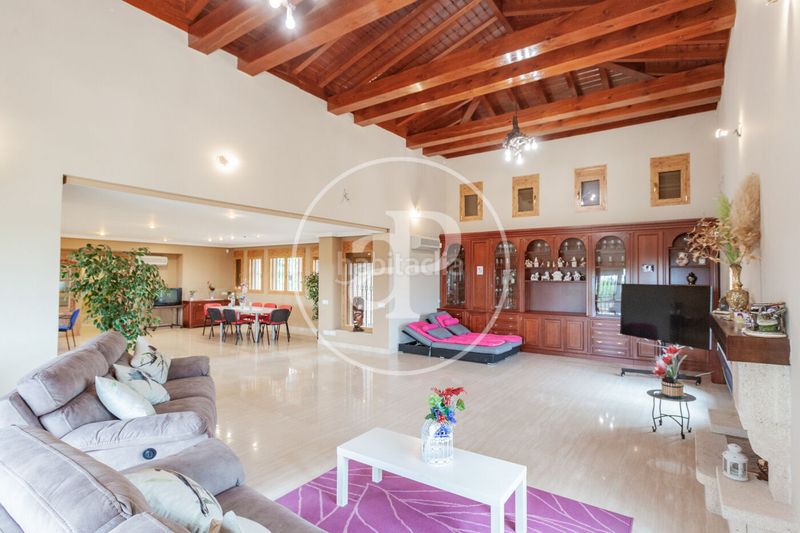 Foto cb269edc-0311-438e-a211-de54891c3733. Casa villa en venta en El Bosque Villaviciosa de Odón
