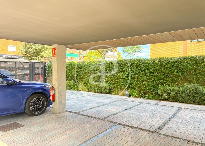Foto b827ed30-c534-4458-89a9-d9d864b2ac2f. Rent flat with heating parking pool in Concepción Madrid