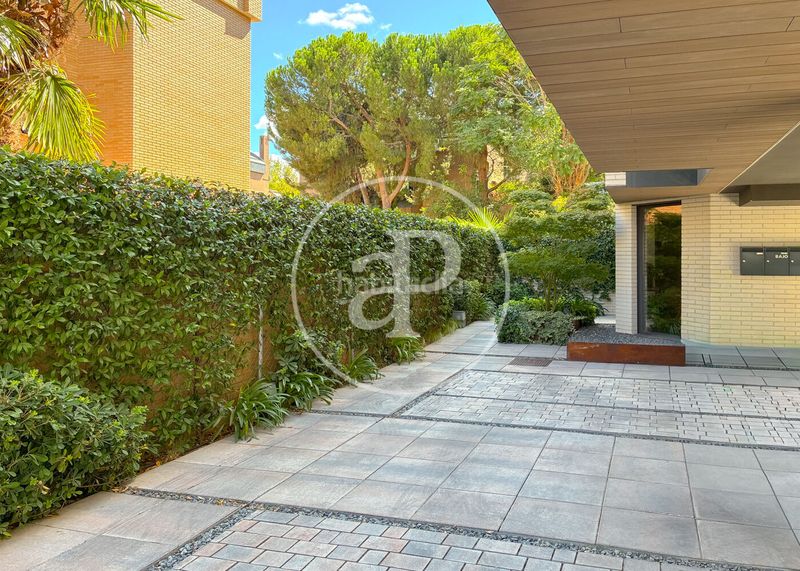 Foto f9727ad9-7271-4550-a971-0b8046d2607a. Rent flat with heating parking pool in Concepción Madrid