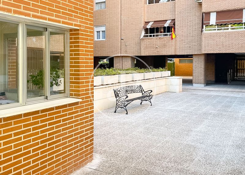 Foto b13d091f-b92a-4ac1-a783-926199a53618. Pis amb calefacció aparcament piscina a Alameda de Osuna Madrid