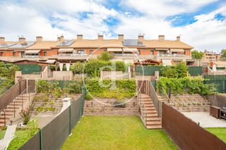 Maison jumelée à San Agustín de Guadalix. Casa en venta en san agustin del guadalix