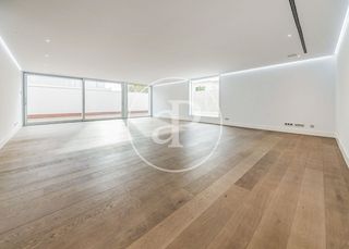 Doppelhaus in Canillas. Exclusivo chalet pareado en arturo soria