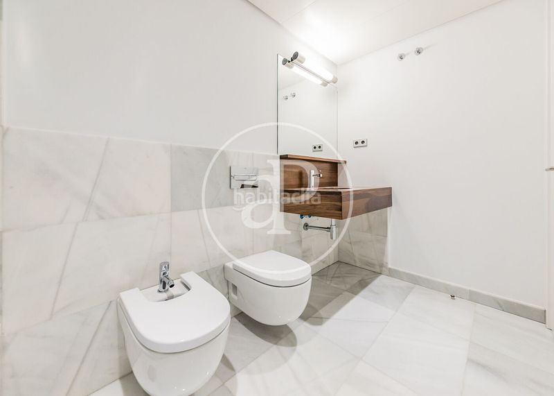 Foto 4ba6a5e7-6e39-47ba-96b8-7362b01299cc. Casa aparellada amb calefacció aparcament piscina a Madrid