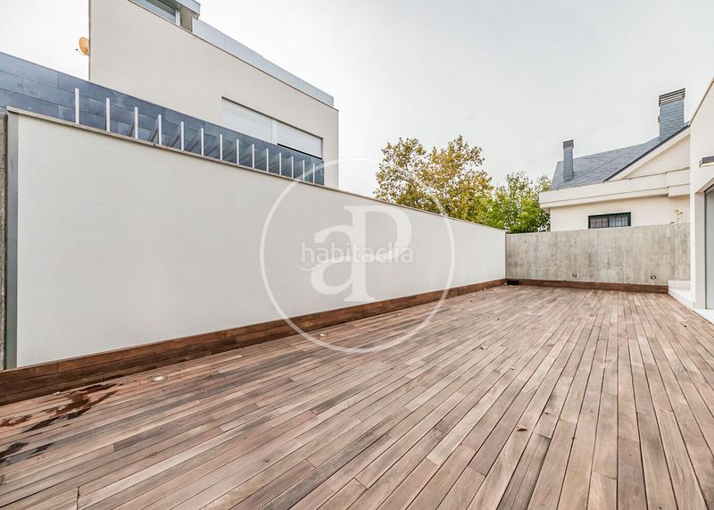 Foto 695ff070-913b-4332-b139-a925ae3ba3dd. Casa aparellada amb calefacció aparcament piscina a Madrid
