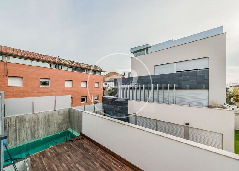 Foto 7143683d-d752-4d18-b984-673a4ce5a7e2. Casa aparellada amb calefacció aparcament piscina a Madrid