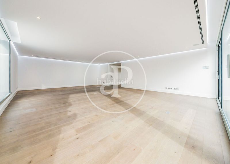 Foto b4a7bd0e-b8d4-4f93-97b7-5e7e65be6272. Casa aparellada amb calefacció aparcament piscina a Madrid