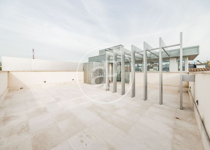 Foto be6bc0f0-7f83-403e-8969-43c898e43511. Casa aparellada amb calefacció aparcament piscina a Madrid