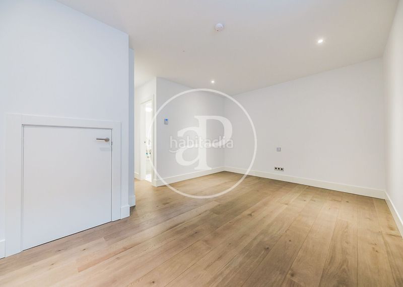 Foto d3b8aa4d-e274-4e9b-a514-fce600ef5de3. Casa aparellada amb calefacció aparcament piscina a Madrid