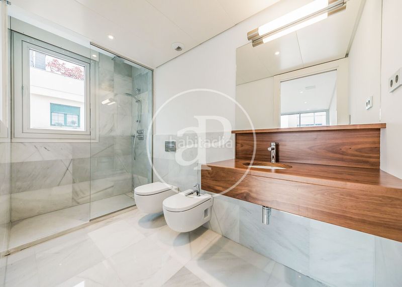 Foto d5f9828b-9fbc-4a15-afc2-0504629e25a2. Casa aparellada amb calefacció aparcament piscina a Madrid