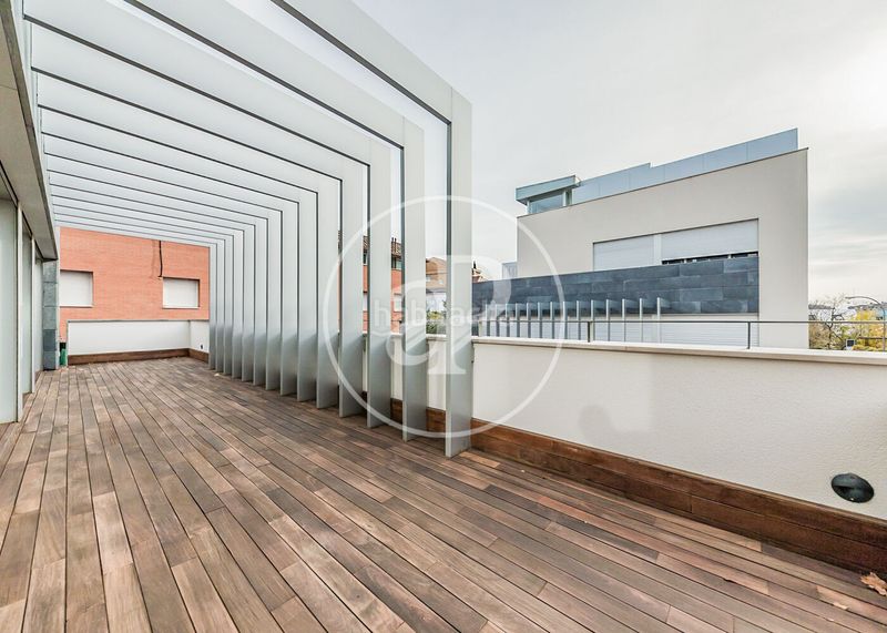 Foto dc8f0b2f-456e-4f27-9629-f6e94d125405. Casa aparellada amb calefacció aparcament piscina a Madrid