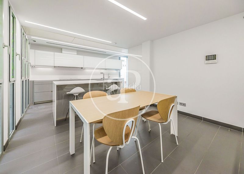 Foto e6e7b55d-a188-4ead-8704-c8f7b8ef178a. Casa aparellada amb calefacció aparcament piscina a Madrid